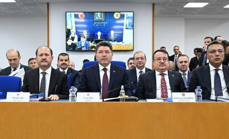 Yılmaz Tunç: Bir tek kadınımızın bile şiddet görmesi bizi yaralar