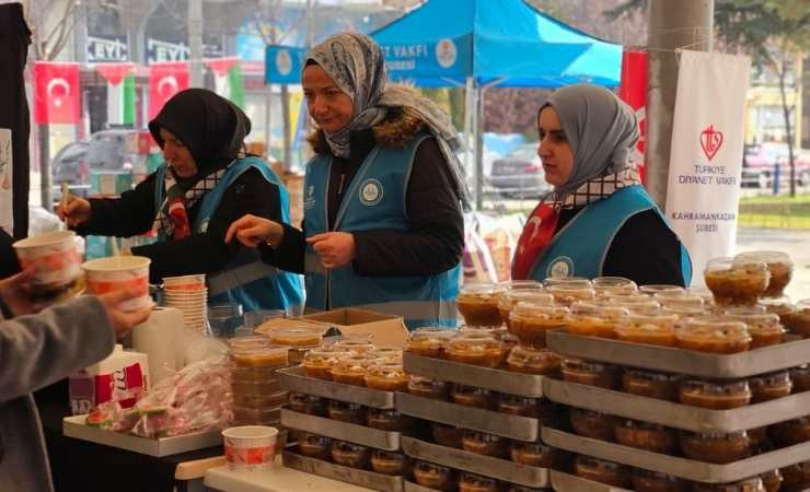 Kahramankazan'da Gazze'ye yardım için açılan hayır çarşısında 702 bin lira gelir elde edildi