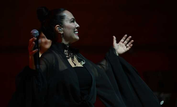 Demet Sağıroğlu yeni şarkılarını ilk defa Ankara'da seslendirdi