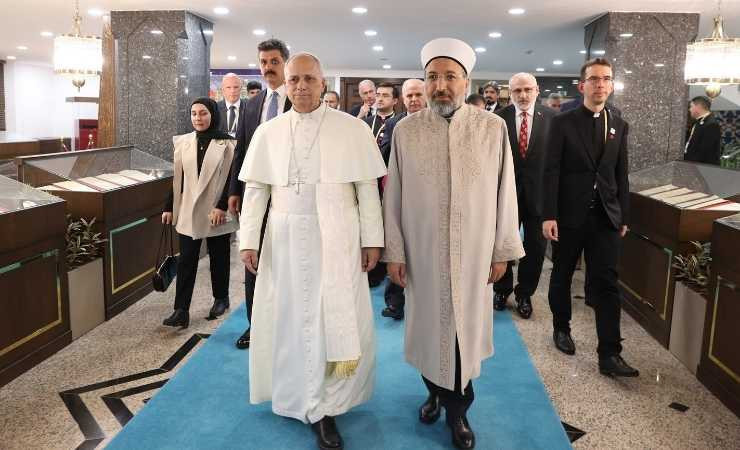 Papa 14. Leo, Diyanet İşleri Başkanı Safi Arpaguş'u ziyaret etti