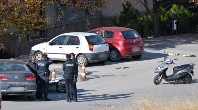 Ankara Adliyesi önünde bıçaklı sopalı kavga! 5 kişi yaralandı