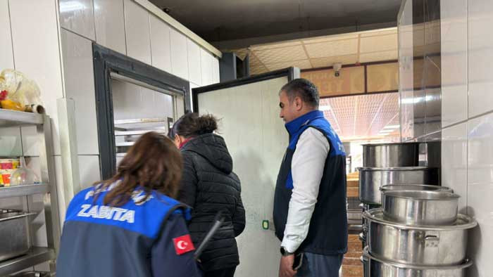 Altındağ Belediyesi'nden gıda denetimi: Sağlıksız ürünler imha edildi!