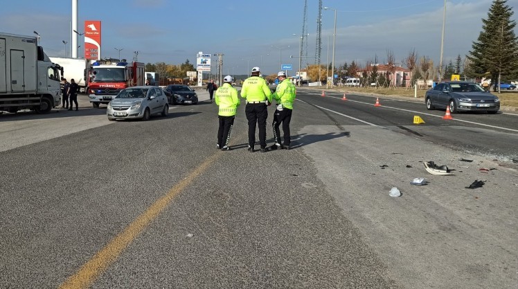 Kahramankazan'da iki tırın çarpıştığı kazada 1 kişi yaralandı