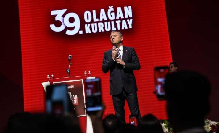 CHP'de Özgür Özel yeniden genel başkan seçildi
