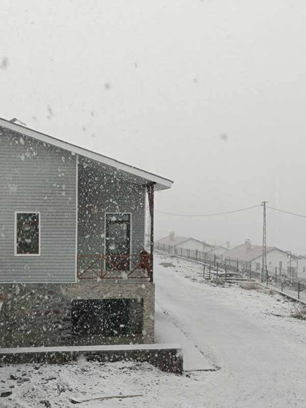 Ankara'da yeni mevsimin ilk karı Beypazarı'na yağdı!