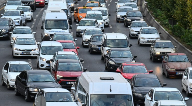 Başkentteki araç artışı trafiğe 22 dakikalık ek yük getirdi