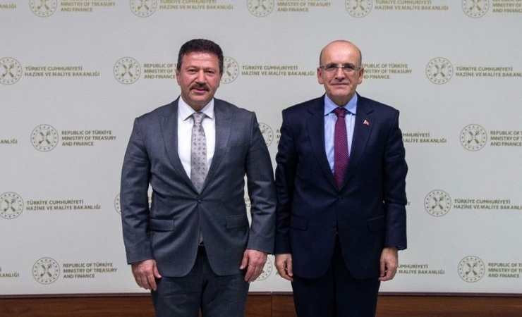 Mehmet Yiğiner ve beraberindekiler şoför esnafının taleplerini Bakan Mehmet Şimşek'e ilettiler