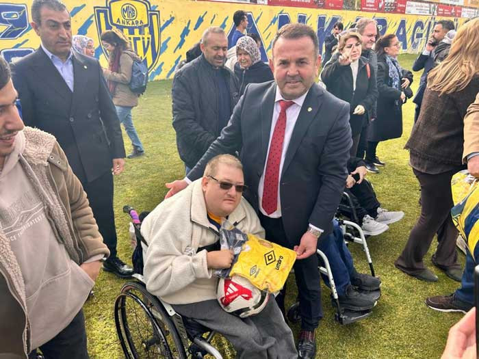 MKE Ankaragücü antrenmana özel çocuklarla birlikte çıktı