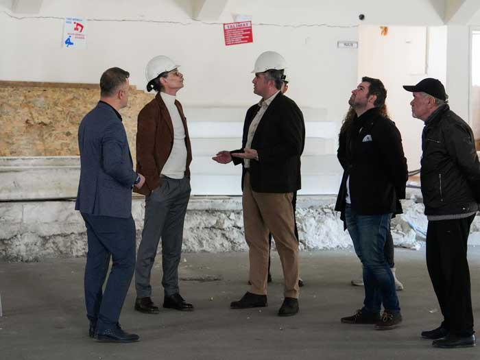 Etimesgut Belediye Başkanı Erdal Beşikcioğlu, Yunus Emre Kültür Merkezi yenileme çalışmalarını denetledi - Resim : 4