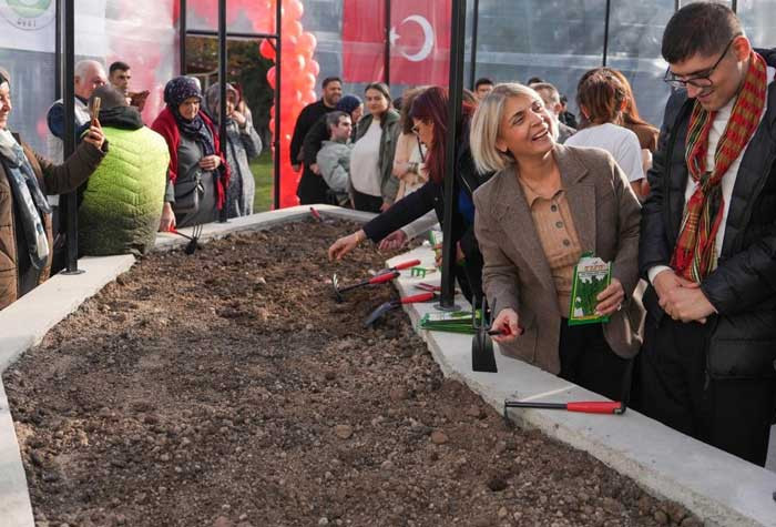 Etimesgut Belediyesi Engelsiz Yaşam Merkezi'nde Sera Alanı hizmete açıldı - Resim : 2