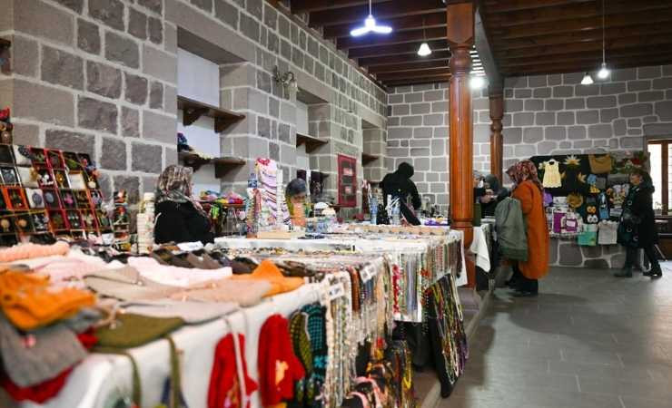 Altındağ Belediyesi kadınların el emeklerinin kazanca dönüşmesine imkan veriyor