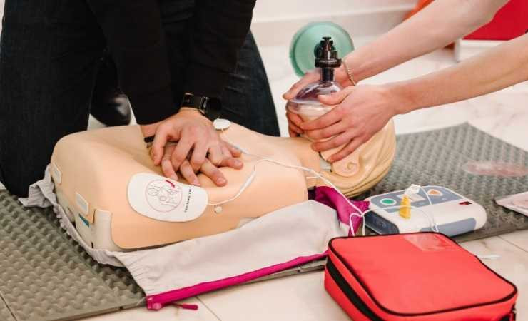 Hacettepe Üniversitesi'ne ani kalp durmalarına karşı 55 OED cihazı yerleştirildi