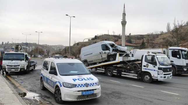 Mamak 19 Mayıs Bulvarı'nda trafik kazası! 1 kişi hayatını kaybetti, 3 kişi yaralandı