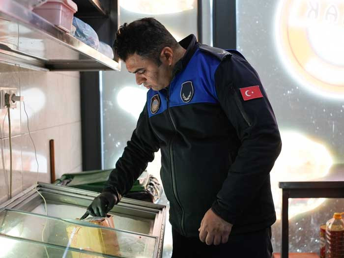 Etimesgut Belediyesi zabıta ekiplerinden ilçe genelinde kapsamlı denetim - Resim : 3