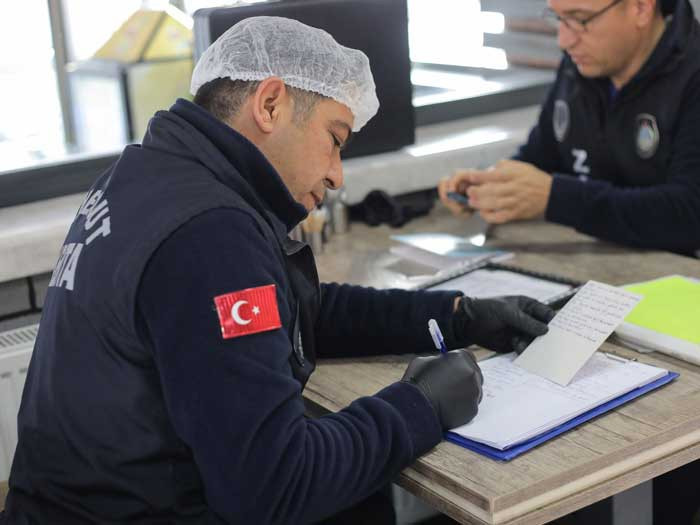 Etimesgut Belediyesi zabıta ekiplerinden ilçe genelinde kapsamlı denetim - Resim : 2