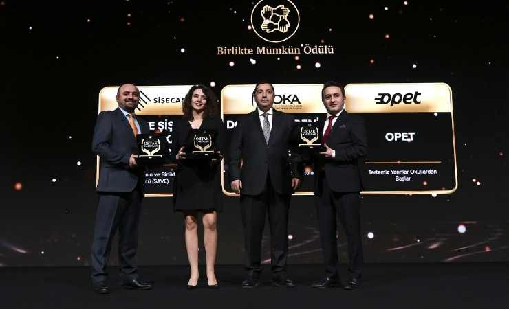 TİSK iş dünyasının başarılı aktörlerini ödüllendirdi