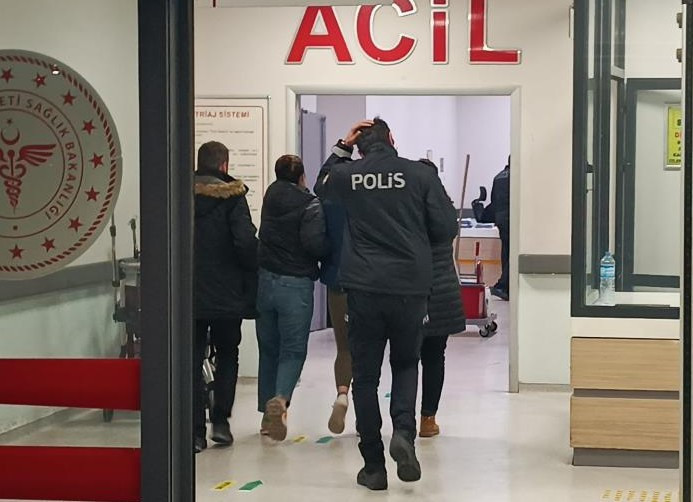 Yurt dışına kaçmaya çalışırken yakalanan Güllü'nün kızı ve arkadaşı Yalova Cinayet Büro Şubesi'ne getirildi! - Resim : 2