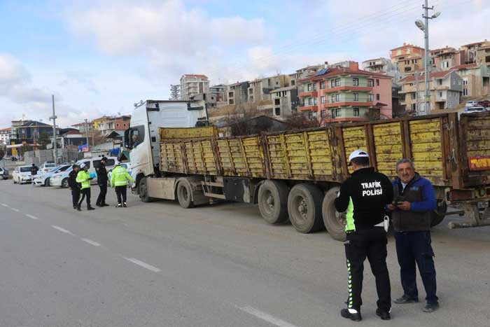 Akyurt'ta zorunlu kış lastiği denetimi yapıldı