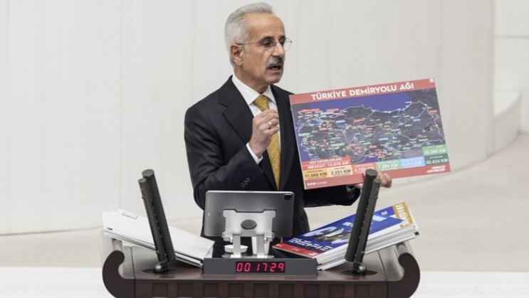 Bakan Uraloğlu, Esenboğa metro çalışmalarının 2026'da başlayacağını duyurdu!