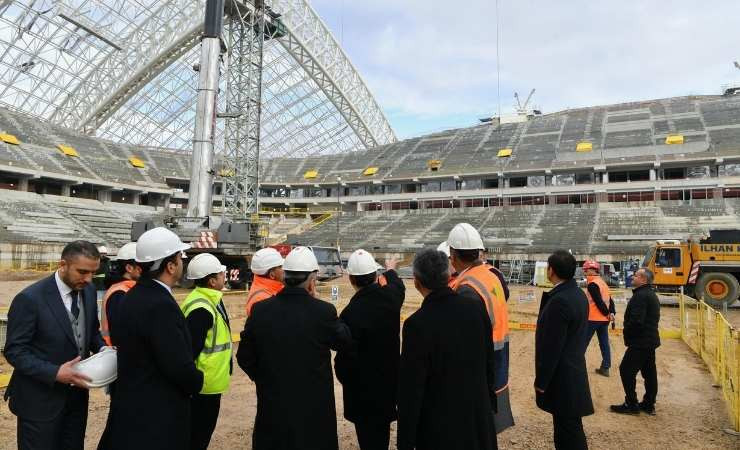 Vali Vasip Şahin yeni stadyum inşaatını ziyaret edip bilgi aldı