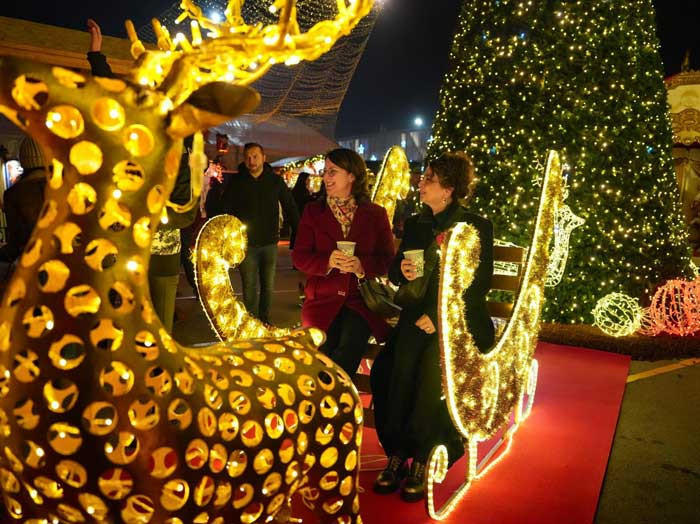Etimesgut Belediyesi Kadın Emeği Pazarı, yılbaşı coşkusuyla açıldı