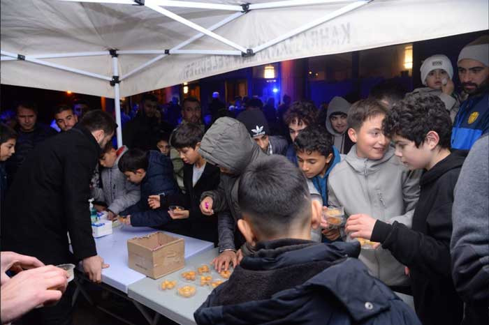 Kahramankazan Belediyesi, Regaip Kandili nedeniyle lokma dağıttı - Resim : 2