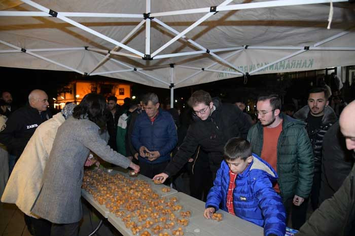 Kahramankazan Belediyesi, Regaip Kandili nedeniyle lokma dağıttı