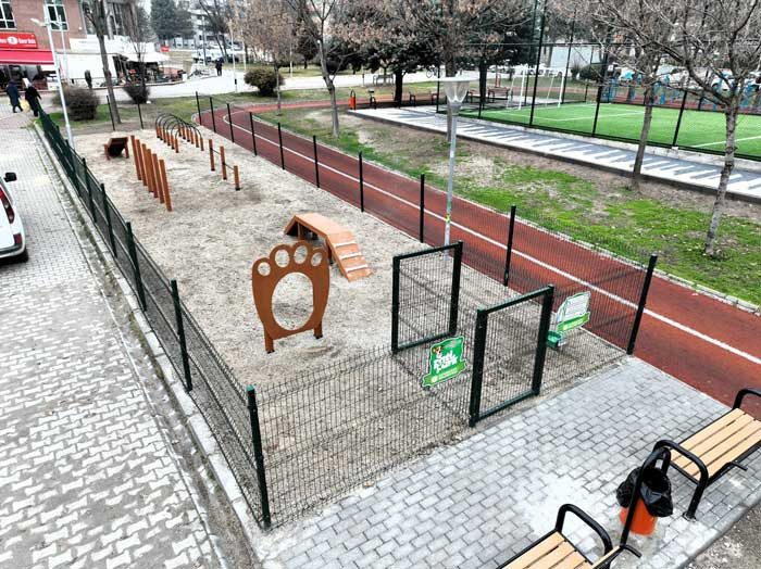 Etimesgut Belediyesi parklarda evcil hayvan parkurları oluşturdu - Resim : 2