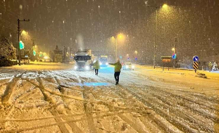 Bolu Dağı'nda ağır tonajlı araçlara geçiş izni verilmiyor
