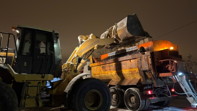 Kahramankazan Belediyesi, kar temizleme çalışması gerçekleştirdi - Resim : 2