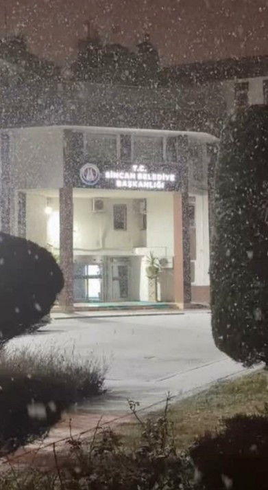 Sincan Belediyesinde kar teyakkuzu: Ekipler aralıksız çalıştı - Resim : 2