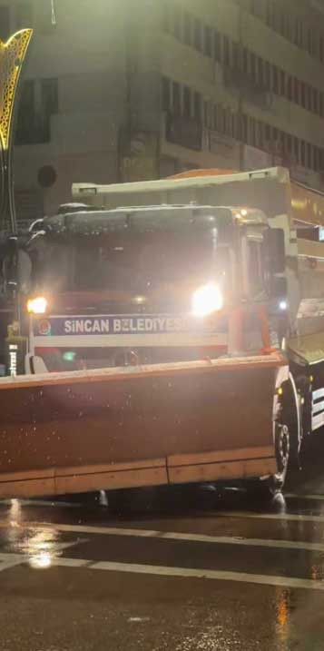 Sincan Belediyesinde kar teyakkuzu: Ekipler aralıksız çalıştı