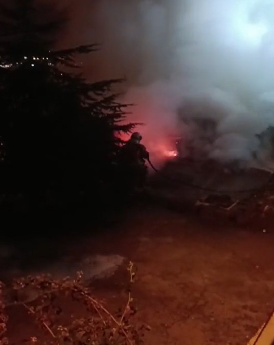 Beypazarı'nda çıkan yangında ahşap ev kullanılamaz hale geldi