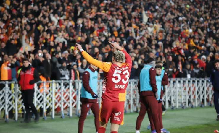 Süper Kupa'da Trabzonspor'u 4-1 ile geçen Galatasaray finale adını yazdırdı