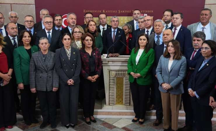 CHP milletvekilleri en düşük emekli maaşı için eyleme başladılar