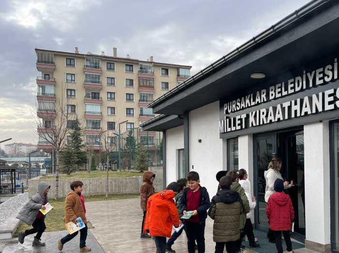 Pursaklar Belediyesi'nden, Yunus Emre Millet Kıraathanesi'nde kitap okuma etkinliği