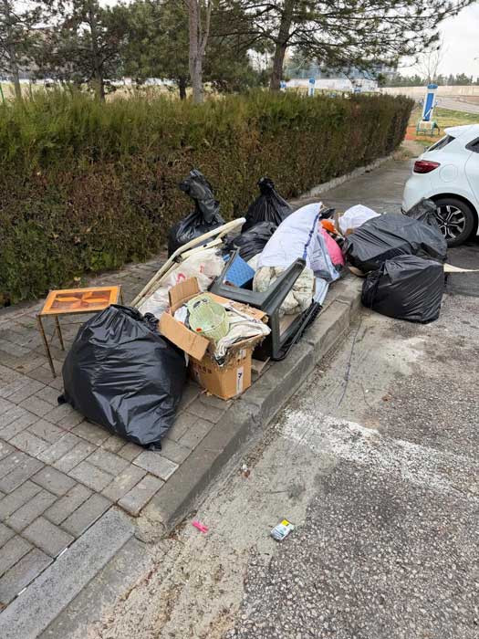 Etimesgut Belediyesi zabıta ekipleri Tunahan Mahallesi'nde çöp eve müdahale etti - Resim : 2