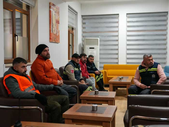 Etimesgut Belediye Başkanı Beşikcioğlu, karla mücadele ekiplerini ziyaret etti - Resim : 4