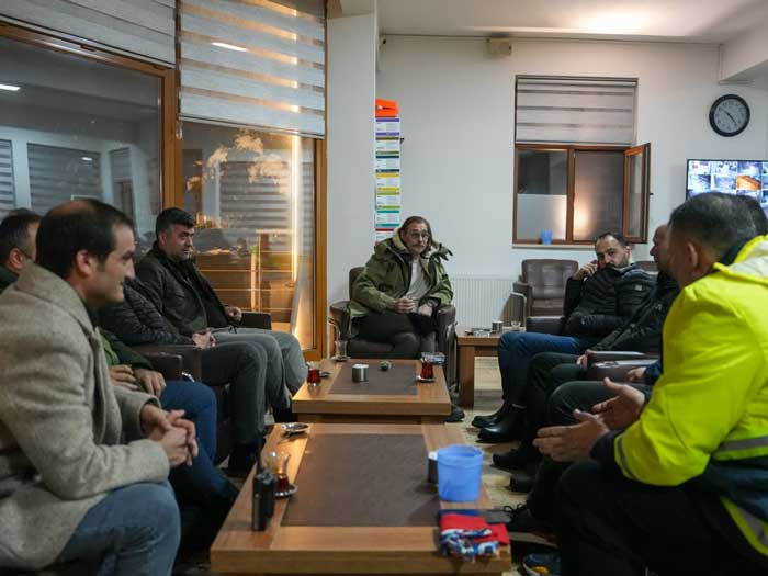 Etimesgut Belediye Başkanı Beşikcioğlu, karla mücadele ekiplerini ziyaret etti - Resim : 3