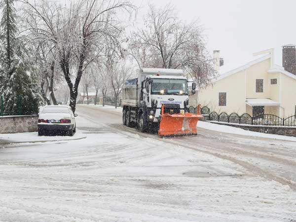 Etimesgut Belediyesi yoğun kar yağışı nedeniyle teyakkuz ilan etti - Resim : 5