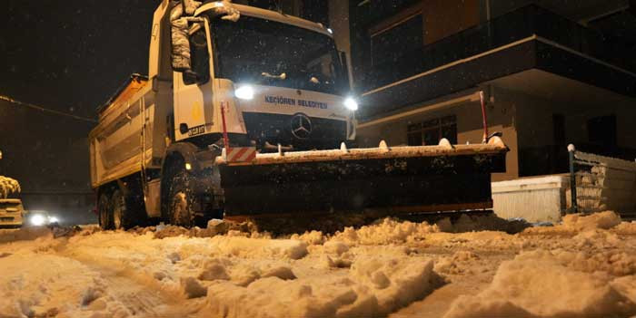 Keçiören Belediyesi ekiplerinden karla mücadele seferberliği - Resim : 4