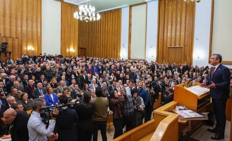 Özgür Özel: Ankara'da ulaşım 375 bin kişiye bedava olacak