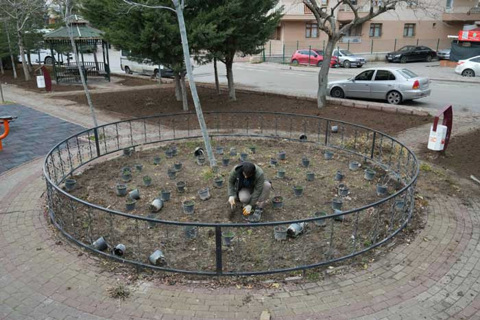 Keçiören Belediyesi park ve bahçeleri yeniliyor