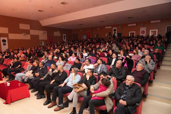 Keçiören Belediyesi korosundan ‘Gönülden Tele’ konseri - Resim : 3