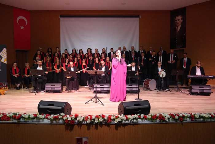 Keçiören Belediyesi korosundan ‘Gönülden Tele’ konseri - Resim : 2