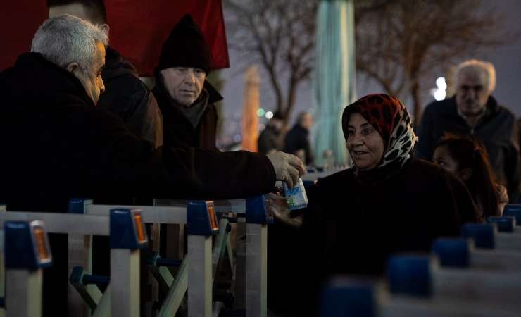 Ankara'da Osmanlı'dan kalan kandillerde süt ikramı geleneği yaşatılıyor