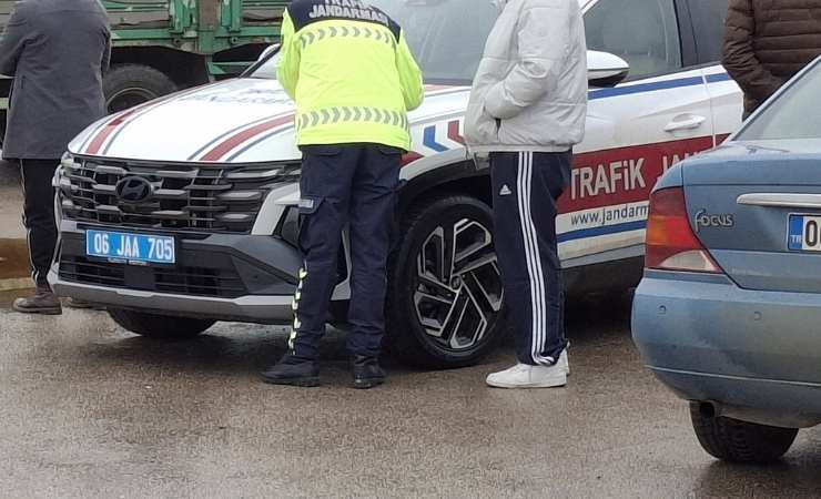 Beypazarı'nda jandarma ekipleri trafik denetimlerine devam ediyorlar