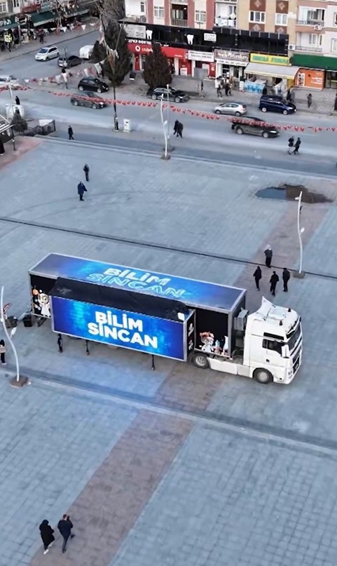 Sincan Belediyesi Bilim Tırı'nın ilk durağı Kent Meydanı oldu