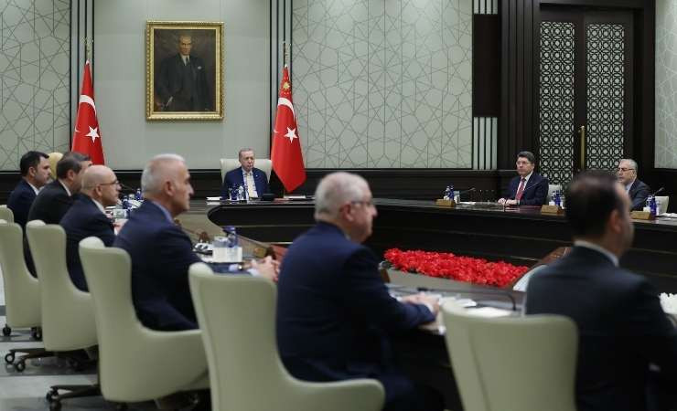 Cumhurbaşkanı Erdoğan'dan kabine toplantısı sonrası kritik mesajlar