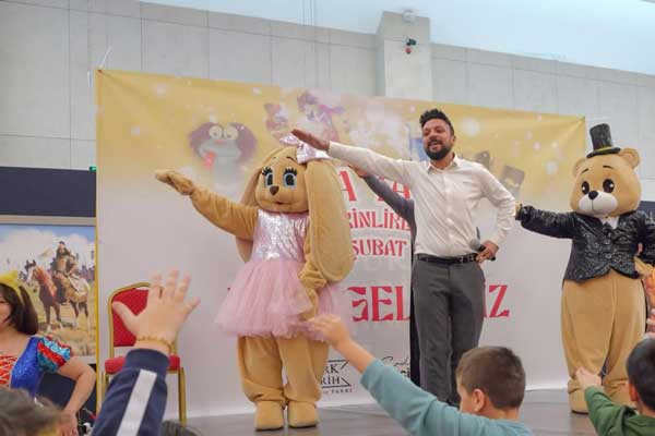 Etimesgut Belediyesi yarıyıl tatilini çocuklar için eğlenceye dönüştürdü - Resim : 4